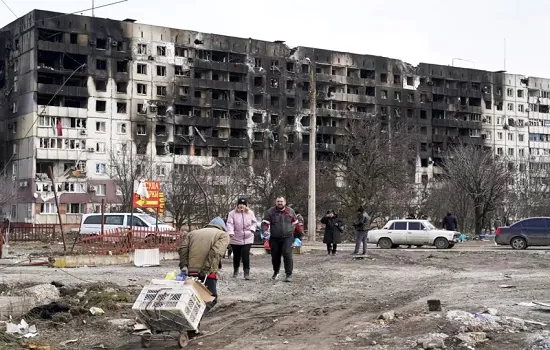 Ucrânia acusa Rússia de deter comboio humanitário que tentava chegar a Mariupol