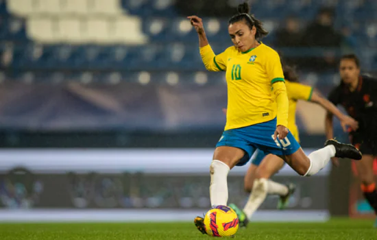 Seleção feminina empata com Holanda na estreia do Torneio da França