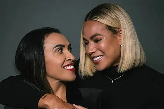 Marta anuncia noivado com a americana Toni Pressley, companheira de time_x000D_