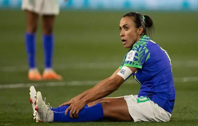 Brasil acaba com sonho de Marta e é eliminado na Copa