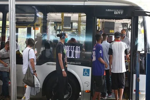 Máscaras deixam de ser obrigatórias no transporte público de SP