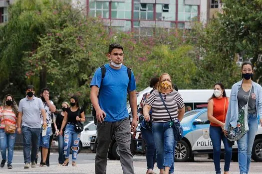 Rio de Janeiro avaliará em março liberação do uso de máscara