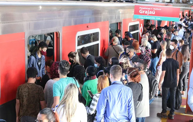 Máscaras voltam a ser obrigatórias no transporte público de São Paulo