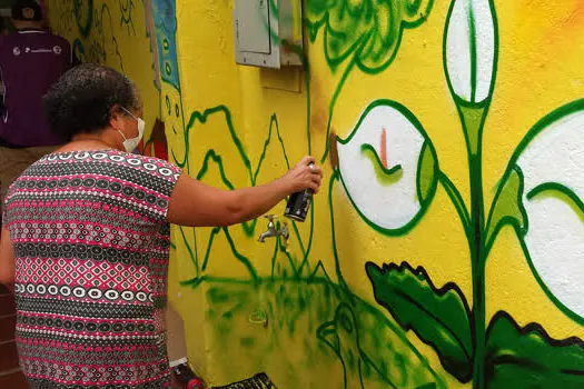 Idosos de Diadema participam de oficina de grafite