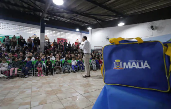 Mauá entrega kits escolares para os alunos da rede municipal