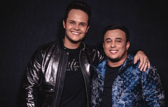 Matheus e Kauan nos tops Brasil e mundo com o álbum “Expectativa X Realidade”