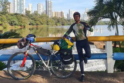 Conheça o aposentado que percorreu sozinho 7.400 km pelo Brasil em cima de duas rodas