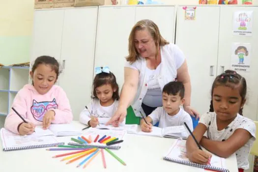 Mauá firma parceria para valorização de educadores