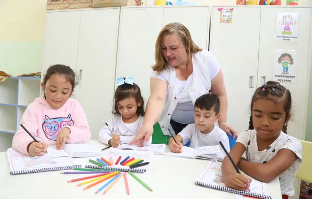 Mauá firma parceria para valorização de educadores