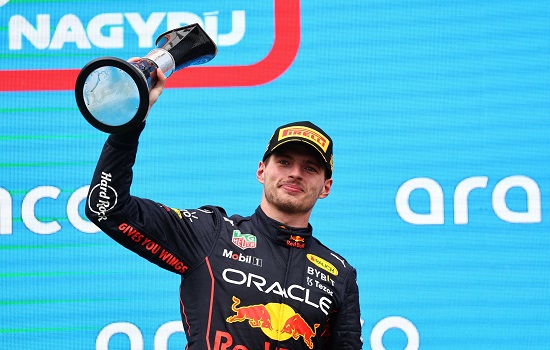 Verstappen fatura GP da Hungria mesmo após largar em 10º; Mercedes faz dobradinha