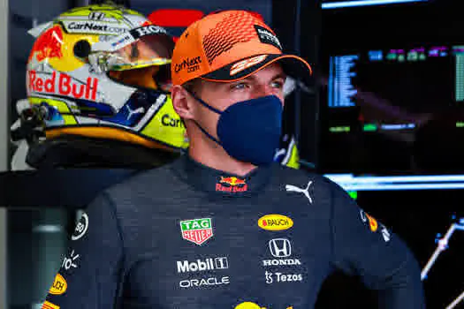 Apesar da 4ª pole na temporada, Verstappen critica estratégia da Red Bull