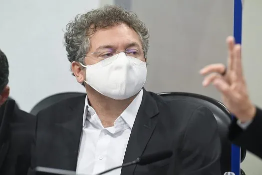 Maximiano não responde se líder do governo já atendeu demanda apresentada por ele