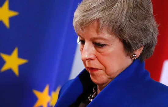 May desafia pressão para deixar cargo e tenta salvar Brexit