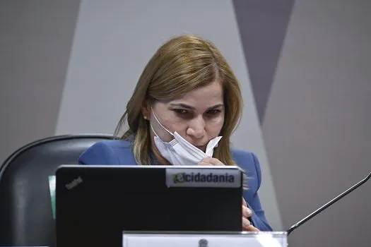 Ao pedir afastamento, Aziz diz que Mayra Pinheiro é responsável por mortes no AM