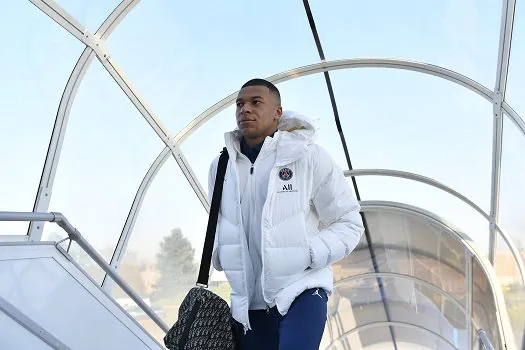 Após susto em treino, Mbappé é relacionado para jogo do PSG contra Real Madrid