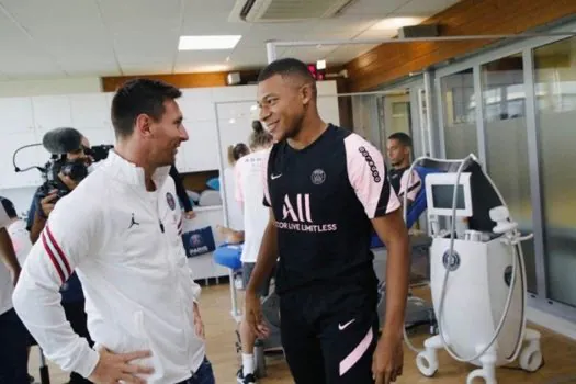 Messi participa de seu primeiro treinamento no PSG; Mbappé pode antecipar saída