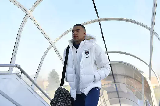 Mbappé diz que ficou no PSG por amor à França e pede desculpa ao torcedor do Real