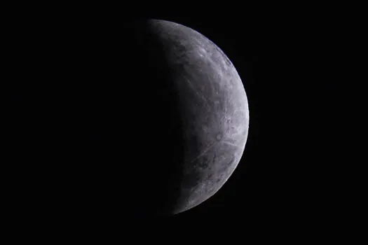 Eclipse parcial da Lua poderá ser observado na madrugada desta sexta-feira (19)