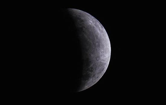 Eclipse parcial da Lua poderá ser observado na madrugada desta sexta-feira (19)