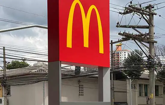 Rede de fast-food inaugura 12ª unidade em Santo André e gera emprego e renda