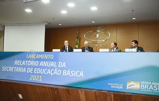 MEC lança relatório com 52 ações na educação básica