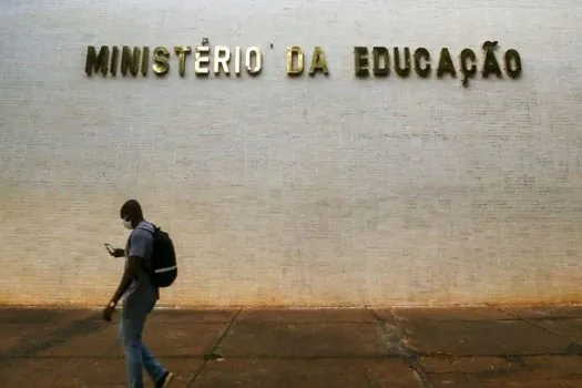 MEC quer R$ 4 bilhões para aumentar o ensino integral