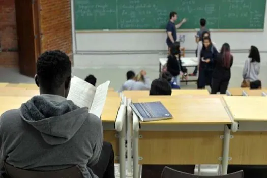 Estudantes da UFRJ poderão fazer cursos gratuitos em empresa chinesa