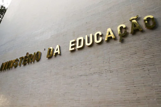 Comissão de Educação discute CPI para investigar denúncias no MEC