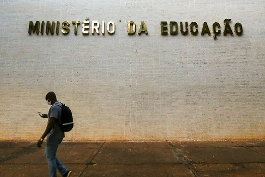 MEC diz que vai desbloquear recursos de universidades e institutos federais