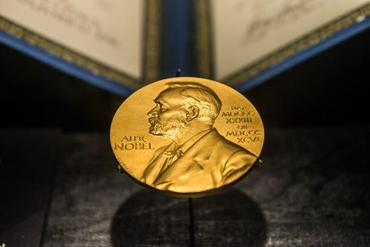 Nobel de Física de 2023 vai para pesquisas que abriram as portas para o mundo dos elétrons