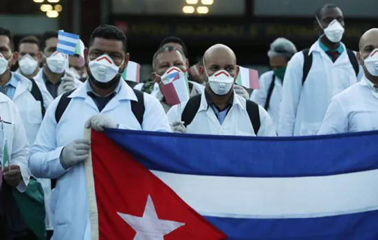 Pará contrata 86 médicos cubanos para auxiliar no combate à pandemia