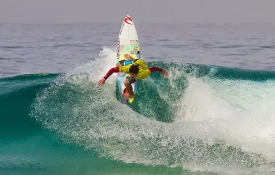 Gabriel Medina volta ao surfe na Indonésia após pausa para cuidar da saúde mental