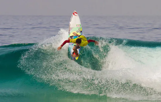 Gabriel Medina é campeão da etapa sul-africana do mundial de surfe