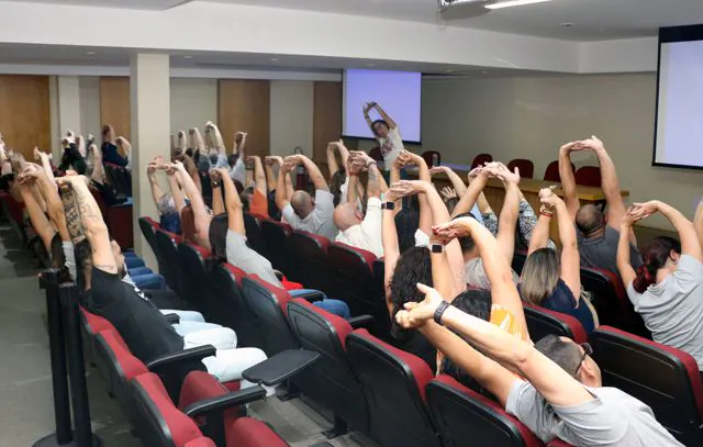 Janeiro Branco: meditação guiada reúne mais de 50 colaboradores da FUABC