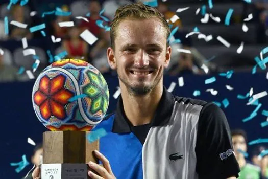 Medvedev derrota Norrie, vence em Los Cabos, e festeja primeiro título do ano