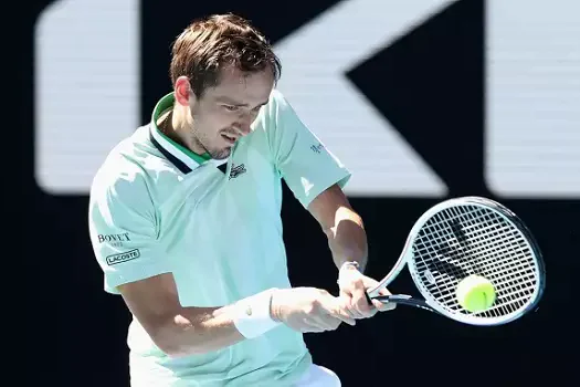 Daniil Medvedev é campeão em Viena