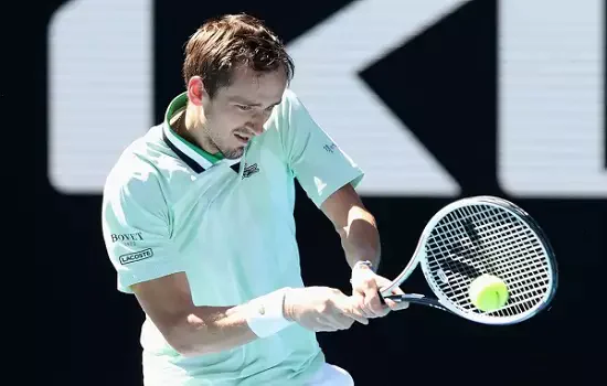 Daniil Medvedev é campeão em Viena