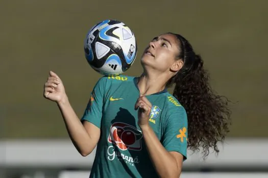 Meia Angelina elogia período de treinos da seleção feminina de futebol