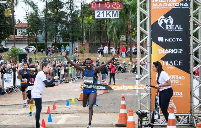 Giovani dos Santos e Viola Jelegat vencem a Meia Maratona Internacional de Ribeirão Preto