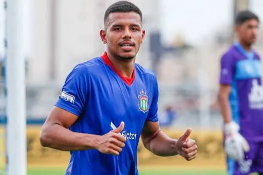 Matheus Brito marca dois gols e saí como melhor em campo