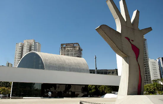 Memorial da América Latina homenageia personalidades da Semana de 22