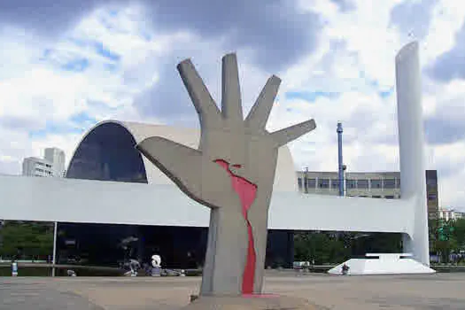 Memorial da América Latina reabre drive-thru para vacinação contra a Covid-19