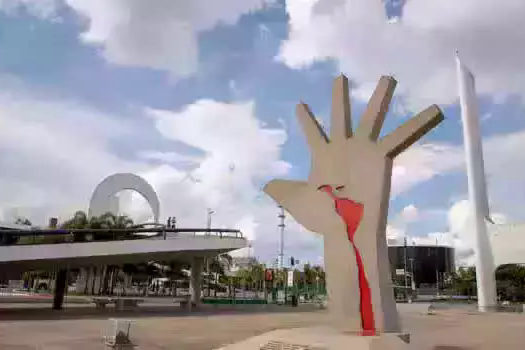 Memorial da América Latina expõe trabalhos de Lilian Camelli e Edu Simões