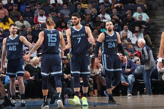 Grizzlies vence Suns em duelo do topo do Oeste; Lakers se complicam