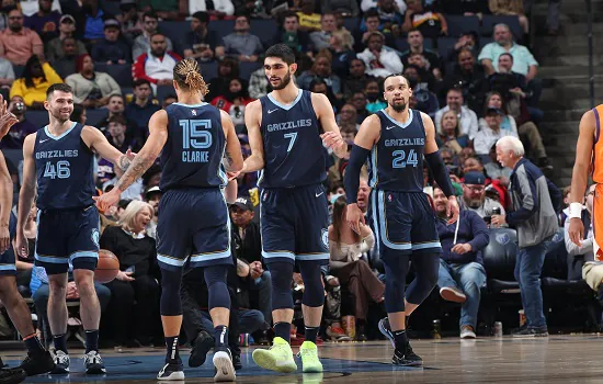 Grizzlies vence Suns em duelo do topo do Oeste; Lakers se complicam