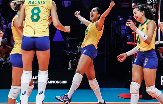 Brasil vence Holanda e encaminha vaga às quartas do Mundial de Vôlei