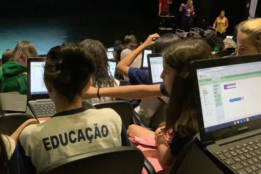 Alunas de São Caetano expõem aplicativos participantes de competição internacional