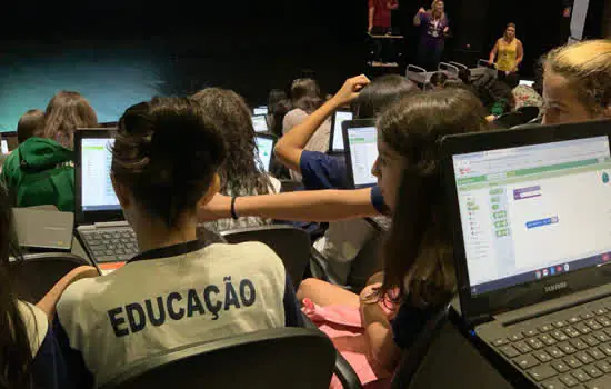 Alunas de São Caetano expõem aplicativos participantes de competição internacional