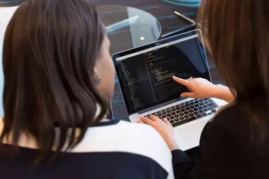 USP abre inscrições em cursos de astronomia e programação para meninas