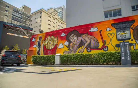 Méqui convida grafiteiros para transformarem o Drive-Tudo de restaurantes pelo Brasil